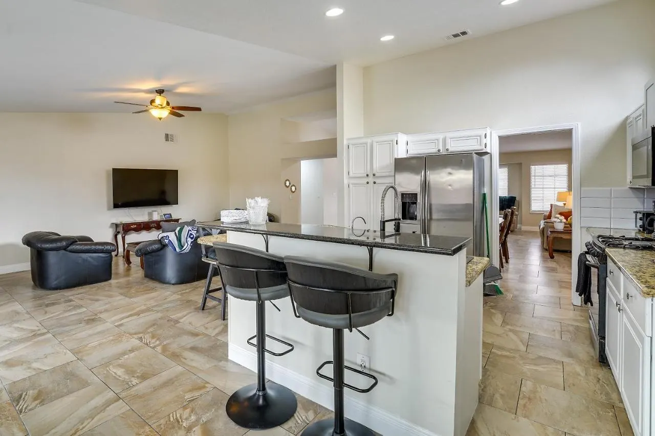 Las Vegas Vacation Rental With Pool - Pet Friendly! بيت للعطل لاس فيغاس