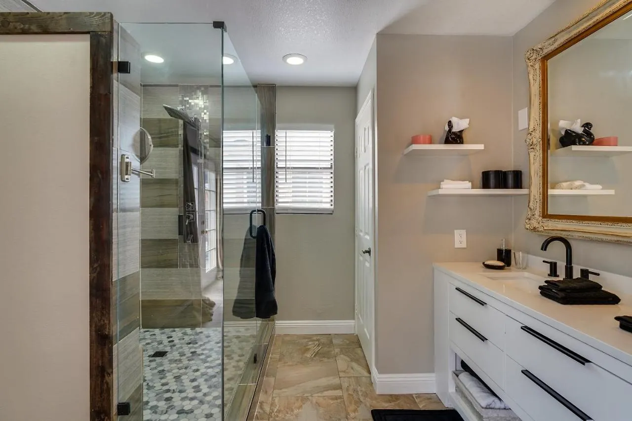 بيت للعطل Las Vegas Vacation Rental With Pool - Pet Friendly!